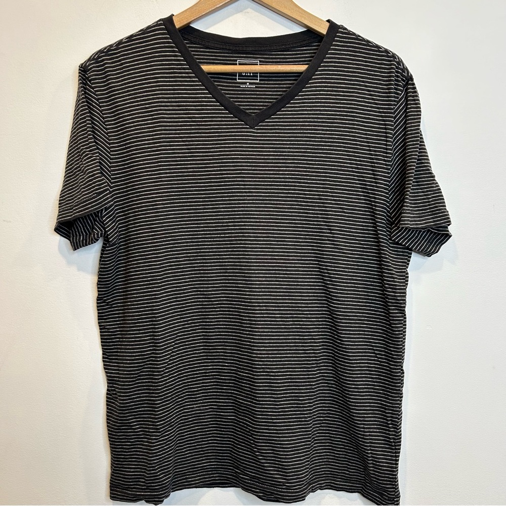☀️ 3/$15 Gap Men’s Short Sleeve V-Neck Cotton Stripe Tee Shirt Black